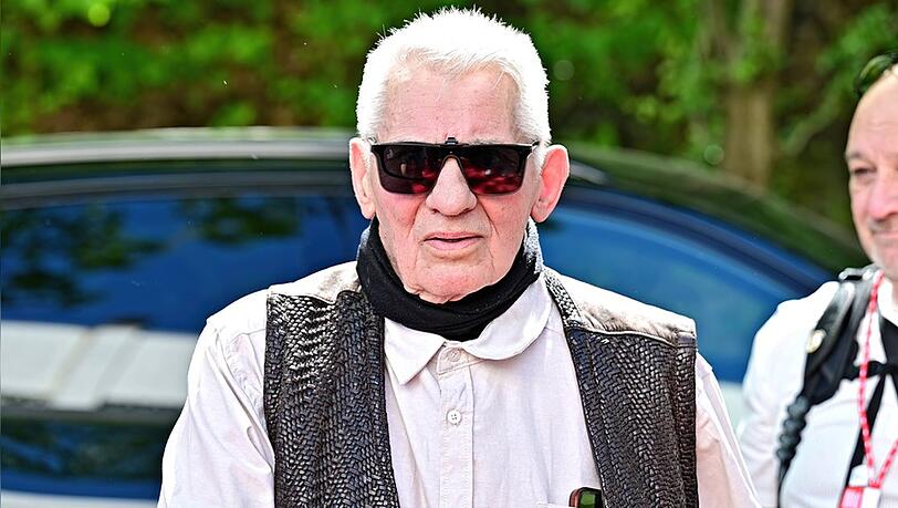 Heinz Hoenig liegt aktuell wieder im Krankenhaus. Heinz Hoenig liegt aktuell wieder im Krankenhaus.