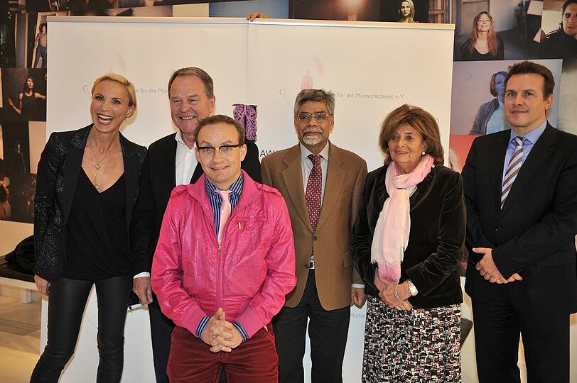 V. l.: Nadja Michael, Wolfgang Heubisch, Nina Ruge, Preisträger Dr. Mahavir Singh, Charlotte Knobloch und Professor Dr. Oliver Eickelberg.