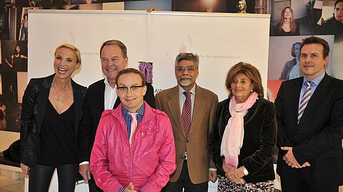 V. l.: Nadja Michael, Wolfgang Heubisch, Nina Ruge, Preisträger Dr. Mahavir Singh, Charlotte Knobloch und Professor Dr. Oliver Eickelberg.