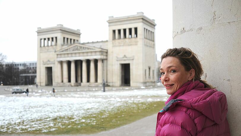 In der Glyptothek wollte Aglaia Szyszkowitz ihre Kinder auf den Griechenland-Urlaub vorbereiten. Doch die meinten nur, das ginge mit einem Gyros besser. In der Glyptothek wollte Aglaia Szyszkowitz ihre Kinder auf den Griechenland-Urlaub vorbereiten. Doch die meinten nur, das ginge mit einem Gyros besser.