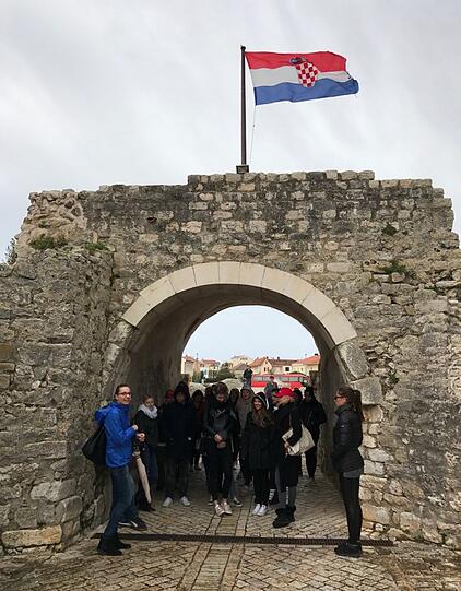 Sightseeing in Nin - die Laune wurde von dem schlechten Wetter nicht getrübt.