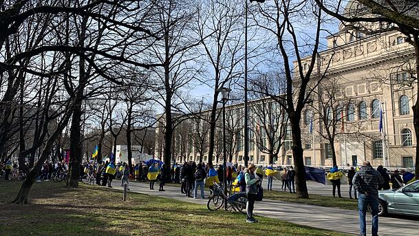 Spontan-Demo am Donnerstagmittag vor der Staatskanzlei. Spontan-Demo am Donnerstagmittag vor der Staatskanzlei.