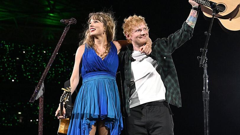 Taylor Swift holte sich in London Ed Sheeran auf die Bühne.