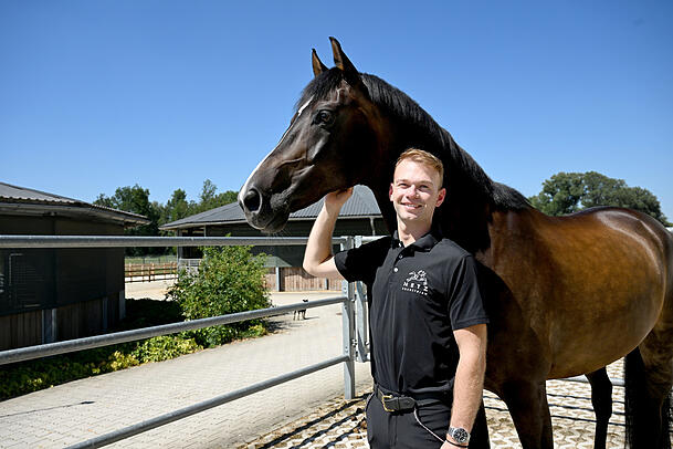 Das Dream-Team für die WM: Raphael Netz mit seinem Sportpartner "Great Escape Camelot". Das Dream-Team für die WM: Raphael Netz mit seinem Sportpartner "Great Escape Camelot".