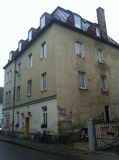 Sanierungsbedürftig: Das Haus an der Ecke Wagner-/Siegesstraße.