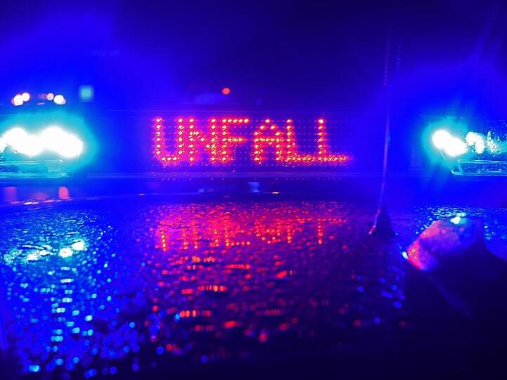 Polizei Blaulicht bei Unfallaufnahme. Foto: Stefan Puchner/dpa/Archivbild
