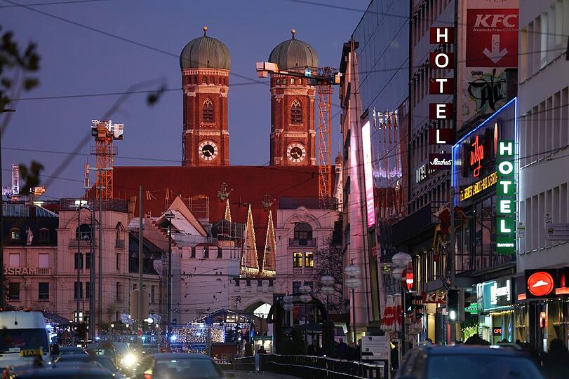 München leuchtet in der Bayerstraße.