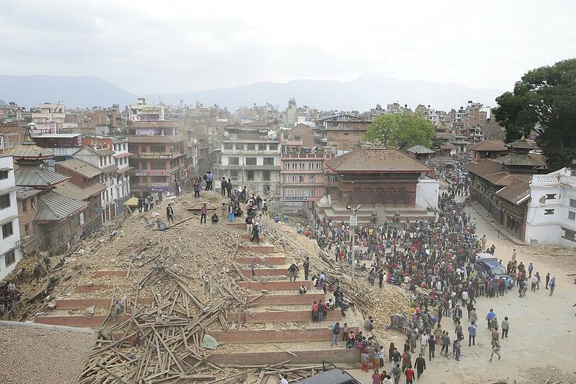 Ausnahmezustand in Kathmandu: Nach dem schwersten Erdbeben seit über 80 Jahren wurde in Nepal der Notstand ausgerufen. Die erschütternden Bilder.