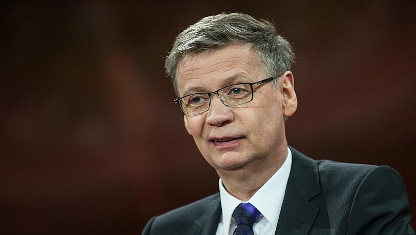 Nach vier Jahren hängt Günther Jauch seinen Politik-Talk in der ARD an den Nagel. Nach vier Jahren hängt Günther Jauch seinen Politik-Talk in der ARD an den Nagel.