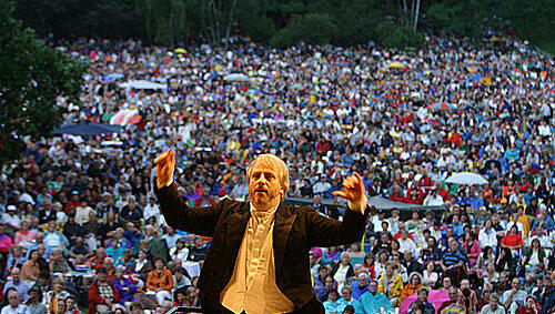 Hebt nach drei Jahren Pause – diesmal als Gast der Symphoniker – wieder den Taktstock: Philippe Auguin dirigiert das Klassik Open Air. Hebt nach drei Jahren Pause – diesmal als Gast der Symphoniker – wieder den Taktstock: Philippe Auguin dirigiert das Klassik Open Air.