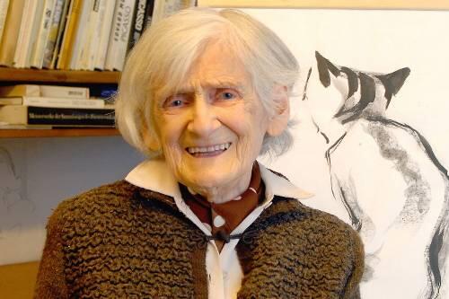 Die 100 Jahre alte Marylka Bender in ihrem Atelier