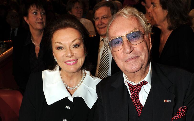 Helmut Ringelmann war in zweiter Ehe von 1986 bis zu seinem Tod mit der Schauspielerin Evelyn Opela verheiratet. Sie lebten bei München. Helmut Ringelmann war in zweiter Ehe von 1986 bis zu seinem Tod mit der Schauspielerin Evelyn Opela verheiratet. Sie lebten bei München.