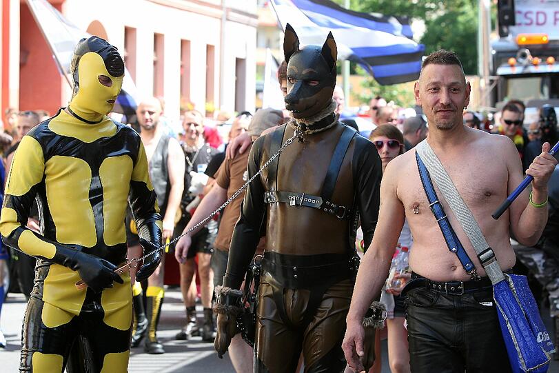 Lack und Leder auf dem CSD in Berlin: Schwule, Lesben, Bi- und Transexuelle werben für mehr Toleranz.