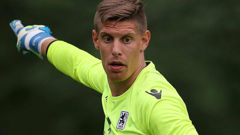 ALEXANDER STROBL: NOTE 3 - Trotz Doppel-Patzer im DFB-Pokal gegen den FC Ingolstadt erneut anstelle von Liga-Stammkeeper Marco Hiller im Tor. Ruhiger Abend ohne große Bewährungsproben.