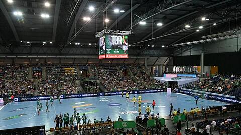 Auch in der Handball-Bundesliga füllen sich die Hallen langsam wieder.