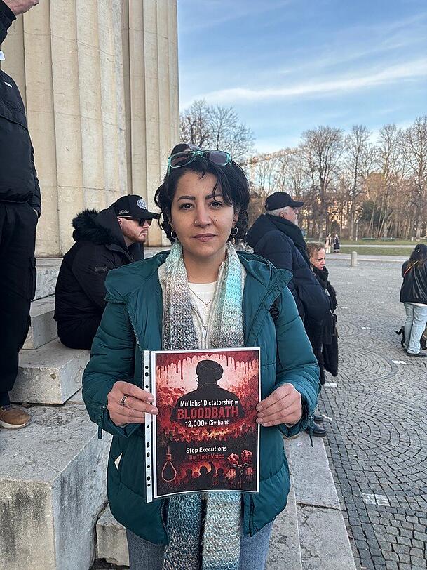 Sahar Berlouie (40), Aktivistin: "Ich liebe mein Land und m&ouml;chte zur&uuml;ckkehren. Meine Seele ist im Iran. "