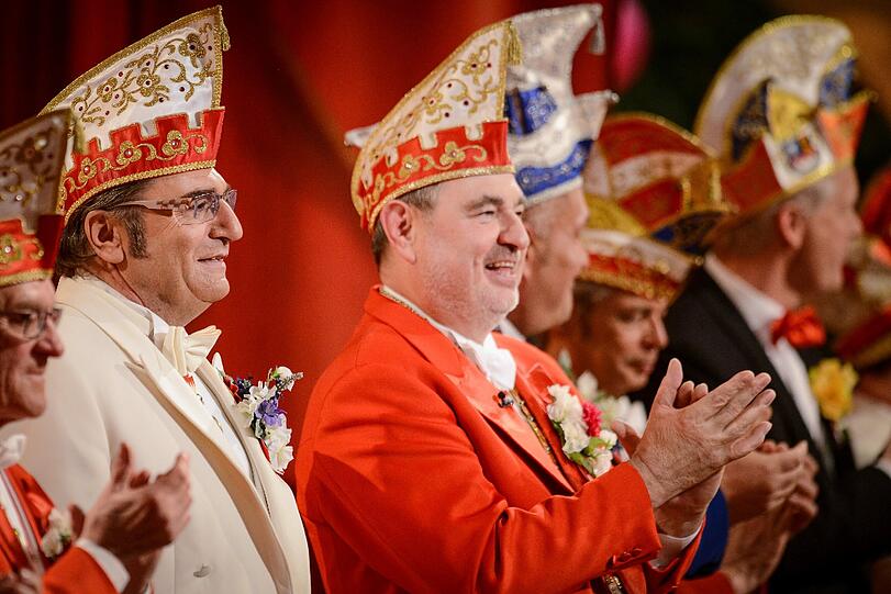 Sitzungspräsident Bernd Händel (2.v.l.) und Fastnachtspräsident Bernhard Schlereth.