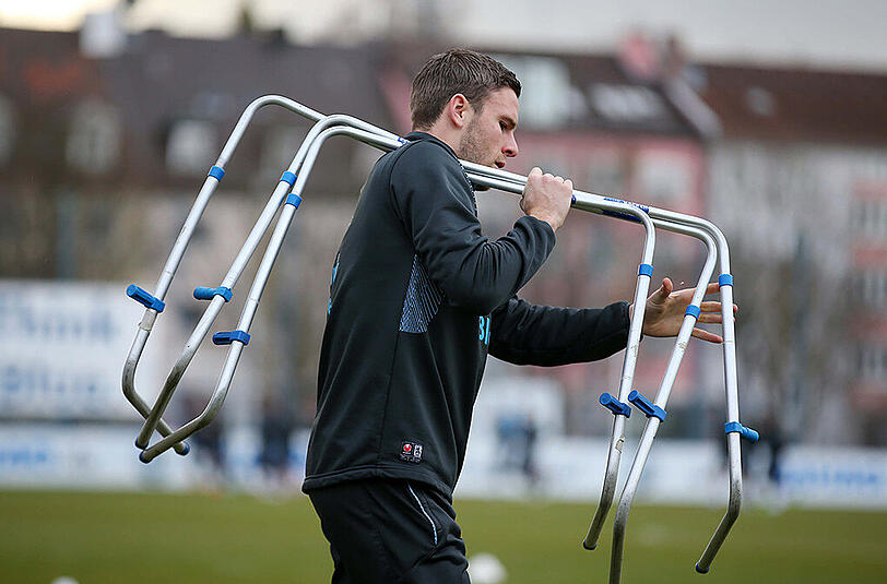 Während Löwen-Trainer Markus von Ahlen die Mannschaft zum Training bat, absolvierten Knipser Rubin Okotie, Daylon Claasen, Dominik Stahl und Stephan Hain eine individuelle Einheit.