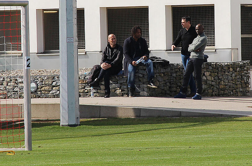 Zinedine Zidane, Willy Sagnol und Co. am Trainingsgelände des FC Bayern an der Säbener Straße.