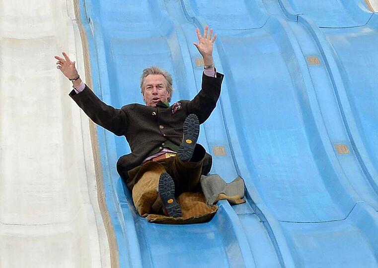 Prinz Leopold "Poldi" von Bayern auf der Rutsche beim BMW Wiesn Sport-Stammtisch am 20. September.