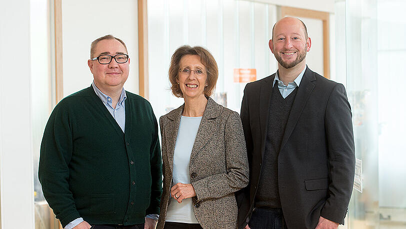 Die Vorsitzenden des Bündnisses: Sylvia Hladky
(Vorstandsmitglied Netzwerk Klimaherbst e.V.), Hermann „Beppo“ Brem (Stadtvorsitzender BÜNDNIS 90/DIE GRÜNEN München) und Andreas Schuster (Bereichsleiter nachhaltige Mobilität Green City e.V.). Die Vorsitzenden des Bündnisses: Sylvia Hladky
(Vorstandsmitglied Netzwerk Klimaherbst e.V.), Hermann „Beppo“ Brem (Stadtvorsitzender BÜNDNIS 90/DIE GRÜNEN München) und Andreas Schuster (Bereichsleiter nachhaltige Mobilität Green City e.V.).