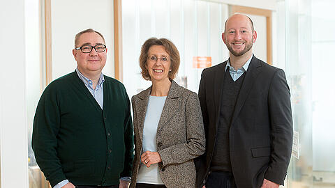 Die Vorsitzenden des Bündnisses: Sylvia Hladky
(Vorstandsmitglied Netzwerk Klimaherbst e.V.), Hermann &bdquo;Beppo&ldquo; Brem (Stadtvorsitzender BÜNDNIS 90/DIE GRÜNEN München) und Andreas Schuster (Bereichsleiter nachhaltige Mobilität Green City e.V.).