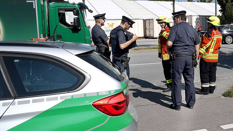 Der Transporter-Fahrer sah das Mädchen zu spät und erfasste es. Das Kind erlitt schwere Verletzungen.