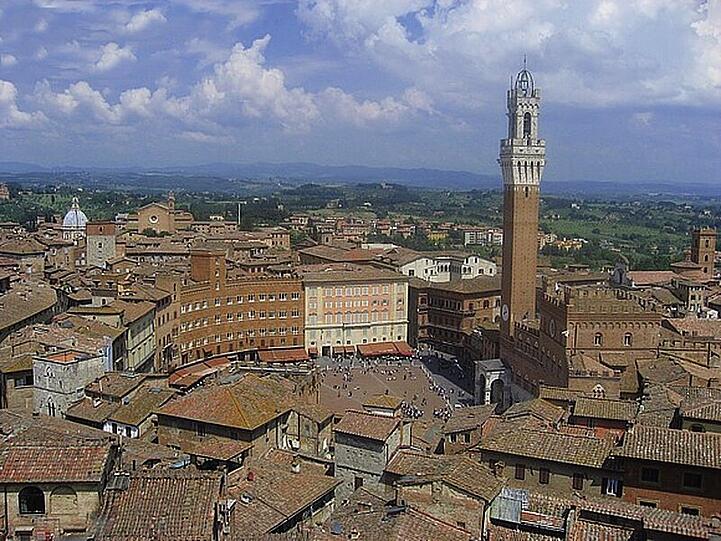 Blick über die Dächer von Siena.