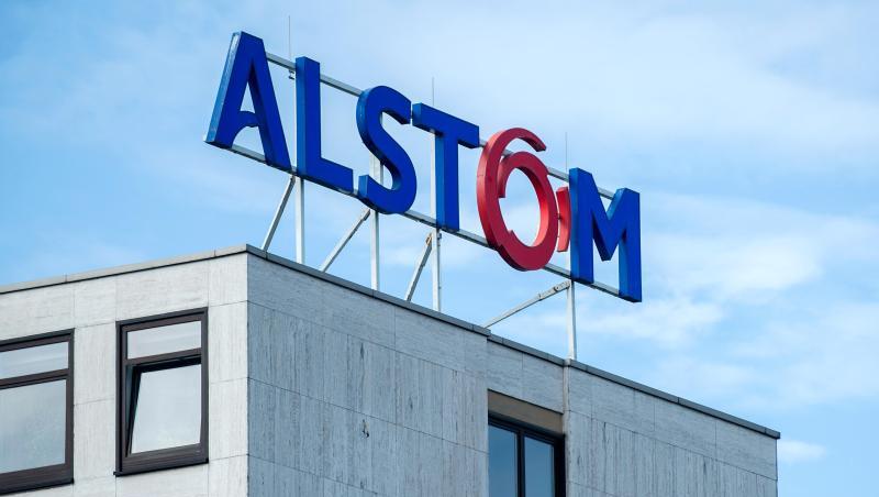 Das Logo des Bahntechnik-Herstellers Alstom auf dem Alstom-Verwaltungsgebäude in Salzgitter. Das Logo des Bahntechnik-Herstellers Alstom auf dem Alstom-Verwaltungsgebäude in Salzgitter.