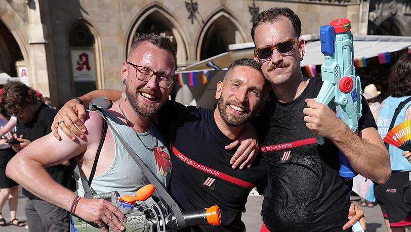 Guillaume, Ben und Linus hatten mit ihren großen Wasserpistolen sichtlich Spaß. Guillaume, Ben und Linus hatten mit ihren großen Wasserpistolen sichtlich Spaß.