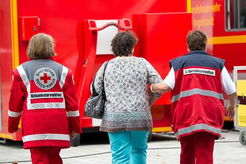 Geiselnahme in Ingolstadt: Das SEK ist vor Ort. Die Bilder vom Rathausplatz