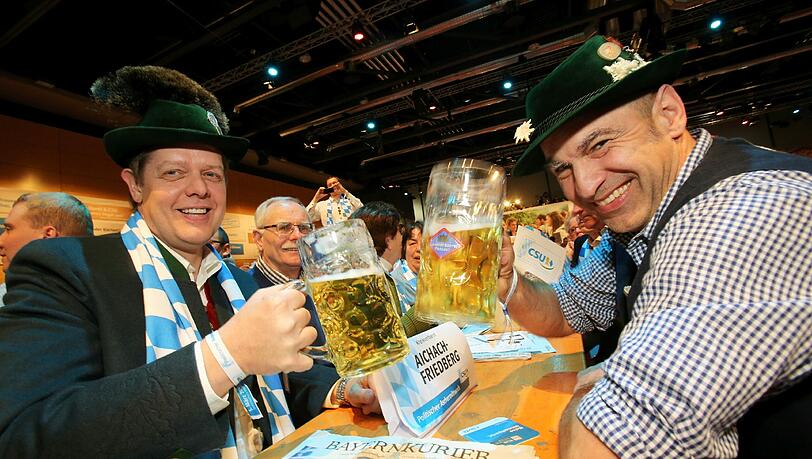 Verdursten muss keiner in der Dreiländerhalle: Für die CSU-Anhänger stehen am Politischen Aschermittwoch 3500 Liter Bier zur Verfügung. Verdursten muss keiner in der Dreiländerhalle: Für die CSU-Anhänger stehen am Politischen Aschermittwoch 3500 Liter Bier zur Verfügung.