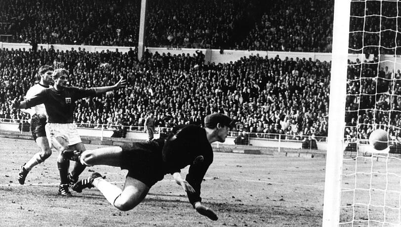 Tor oder nicht Tor im Finale Deutschland gegen England bei der Fußball-WM 1966 am 30. Juli im Londoner Wembley-Stadion? Tor oder nicht Tor im Finale Deutschland gegen England bei der Fußball-WM 1966 am 30. Juli im Londoner Wembley-Stadion?