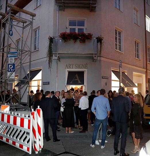 Ausstellungseröffnung von Künstlerin Casha Kellermann in der Galerie Art Signé.