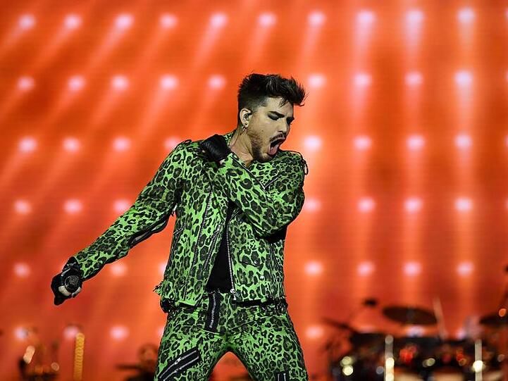 Adam Lambert ist momentan Single.