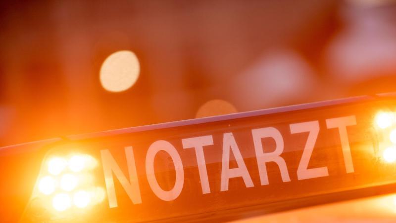 Ein Dachschild mit der Aufschrift "Notarzt". Foto: Lino Mirgeler/Archivbild Ein Dachschild mit der Aufschrift "Notarzt". Foto: Lino Mirgeler/Archivbild