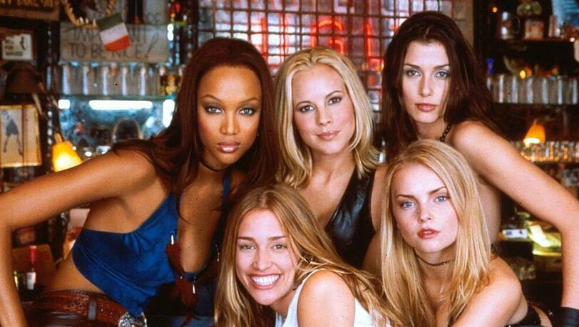 Tyra Banks mit Piper Perabo, Maria Bello, Izabella Miko und Bridget Moynahan (v.l.) in "Coyote Ugly" Tyra Banks mit Piper Perabo, Maria Bello, Izabella Miko und Bridget Moynahan (v.l.) in "Coyote Ugly"