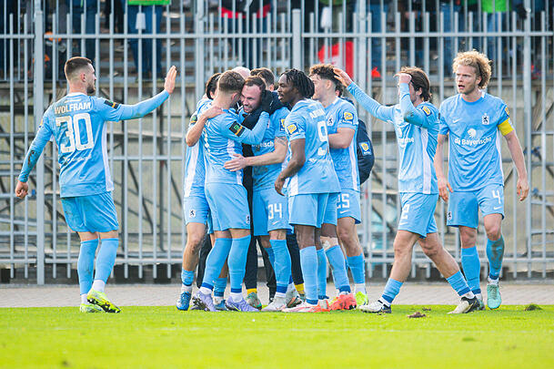 Die Freude war den Löwen nach dem 3:1 durch Patrick Hobsch ins Gesicht geschrieben. Die Freude war den Löwen nach dem 3:1 durch Patrick Hobsch ins Gesicht geschrieben.