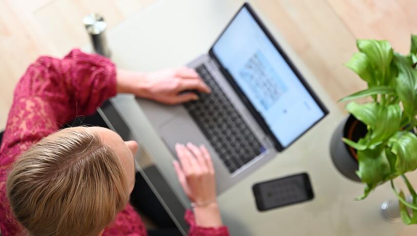 Beim Online-Shopping soll es leichter werden, die Bestellung r&uuml;ckg&auml;ngig zu machen. (Illustration)