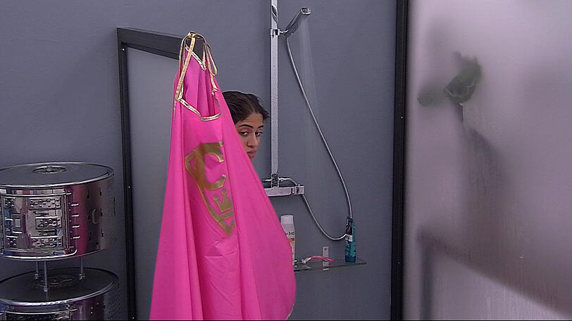 Tag 3 bei Promi Big Brother: Ela duscht und flüchtet vor Schill.