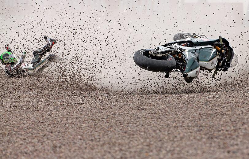 Schmerzhaft: Michael Laverty vom Paul Bird Motorsport-Team stürzt beim Training.