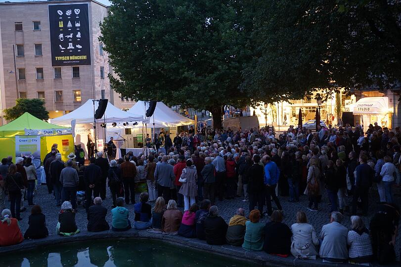 Weitere Bilder vom Ehrenfest für Sigi Sommer auf dem Rindermarkt.