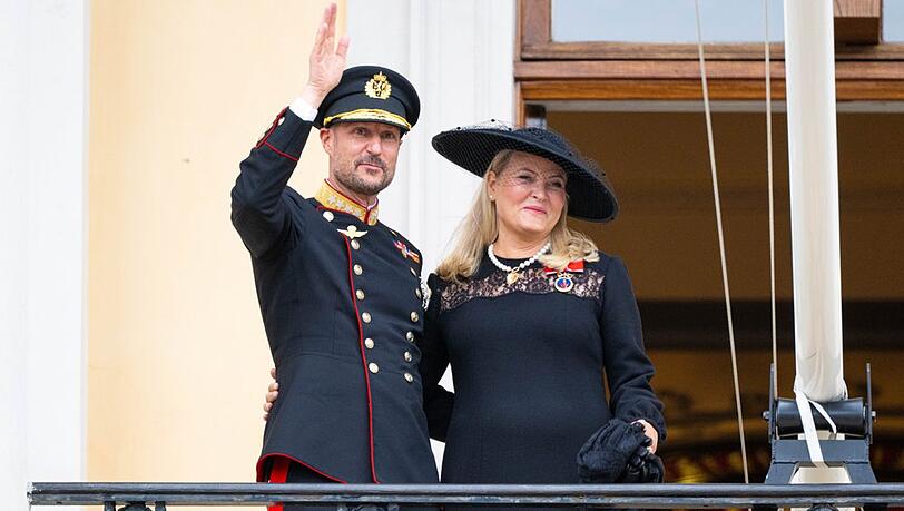König Haakon und Königin Mette-Marit können sich der Unterstützung der Norweger derzeit sicher sein. König Haakon und Königin Mette-Marit können sich der Unterstützung der Norweger derzeit sicher sein.