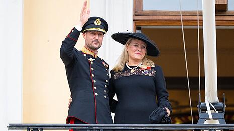 K&ouml;nig Haakon und K&ouml;nigin Mette-Marit k&ouml;nnen sich der Unterst&uuml;tzung der Norweger derzeit sicher sein.