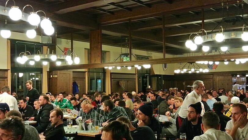 Die RBL Abschlussfeier 2015 im Wirtshaus am Bavariapark. Die RBL Abschlussfeier 2015 im Wirtshaus am Bavariapark.
