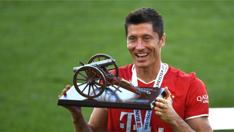 Robert Lewandowski vom FC Bayern mit der Torjäger-Kanone Robert Lewandowski vom FC Bayern mit der Torjäger-Kanone