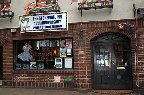 CSD-Paraden in aller Welt erinnern an die Krawalle im Stonewall Inn in New York