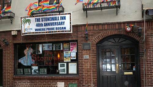 CSD-Paraden in aller Welt erinnern an die Krawalle im Stonewall Inn in New York CSD-Paraden in aller Welt erinnern an die Krawalle im Stonewall Inn in New York