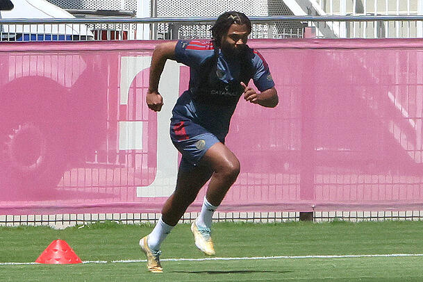 Er trainiert an der Säbener Straße fürs Comeback: Serge Gnabry. Er trainiert an der Säbener Straße fürs Comeback: Serge Gnabry.