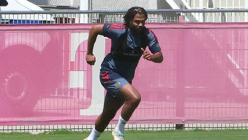 Er trainiert an der Säbener Straße fürs Comeback: Serge Gnabry. Er trainiert an der Säbener Straße fürs Comeback: Serge Gnabry.